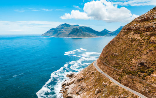 Route over Chapmans Peak in Zuid Afrika