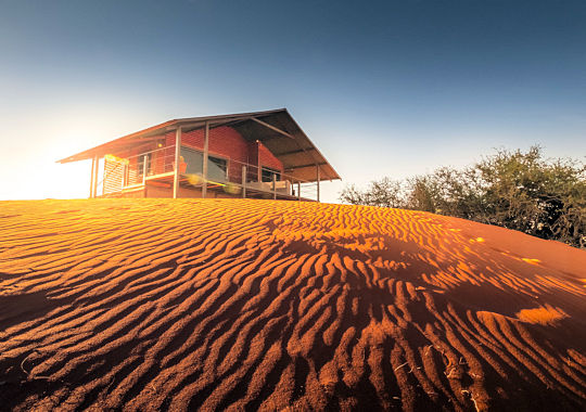 Dune chalet bij Bagatelle Lodge in de Kalahari