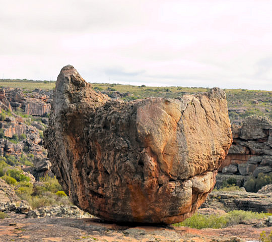 Groot rotsblok in de Cederbergen in Zuid-Afrika