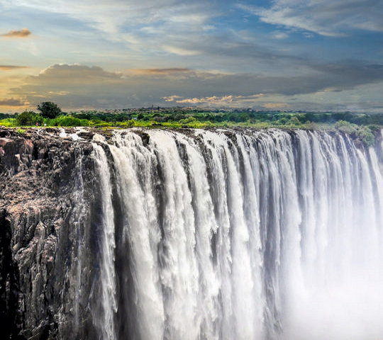 Uitzicht op de Victoria watervallen in Zimbabwe