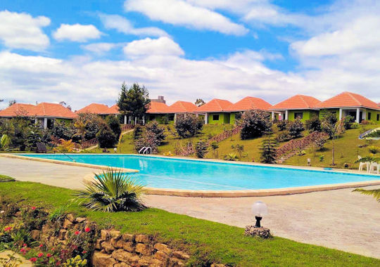 Zwembad bij Sahatandra hotel bij Andasibe National Park 1