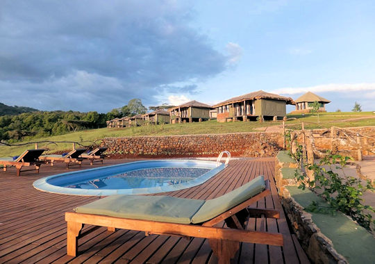 Karatu Simba Lodge tenten en zwembad