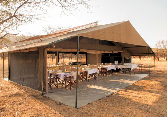 Eettent bij Kati Kati Tented camp in de Serengeti