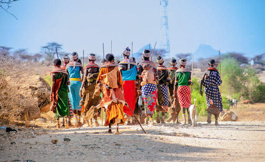 Familie groep onderweg in Kenia