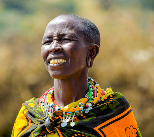 Man in traditionele kleding in Kenia