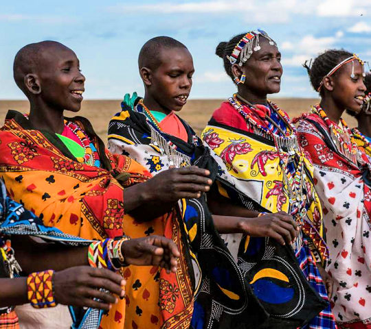 Masai in traditionele kleding in Masai Mara - luxe safari Kenia