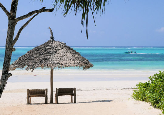 Strand bij Zanzibar Pearl hotel vakantie Zanzibar
