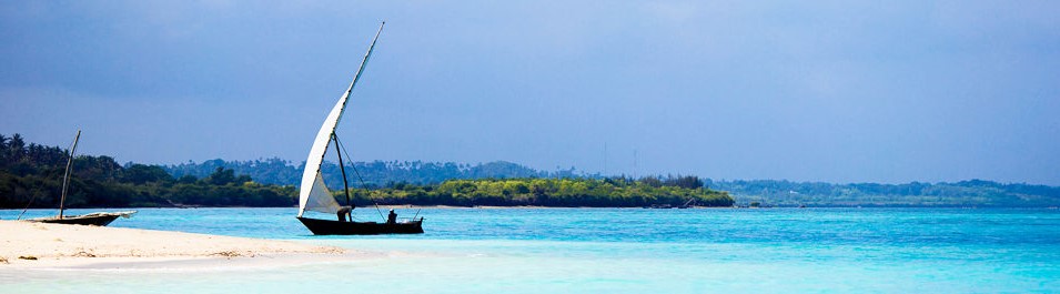 Vissersbootje op zee bij Zanzibar 1