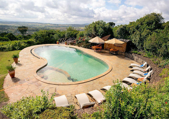 Zwembad bij Rhino Watch Lodge in Kenia
