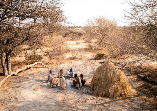 Cultureel bezoek aan San Bushman nederzetting in Botswana
