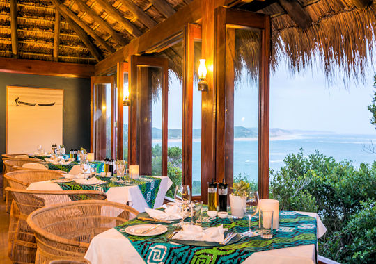 Diner met uitzicht op zee bij Machangulo Beach Lodge Mozambique