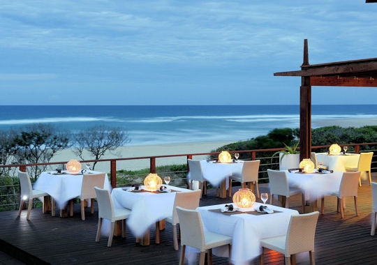 Diner met uitzicht op zee tijdens reis naar Mozambique
