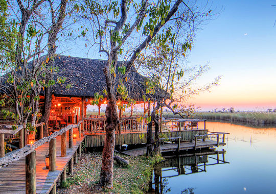 Lounge bij Camp Xakanaxa in het Moremi reservaat in Botswana