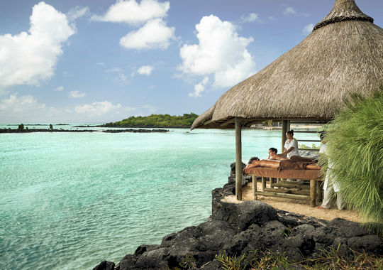 Massage bij Paradise Cove hotel tijdens strandvakantie Mauritius