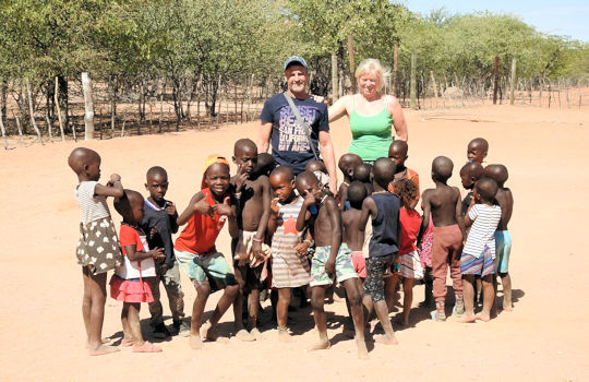 Ontmoeting met lokale kinderen tijdens individuele reis door Namibie