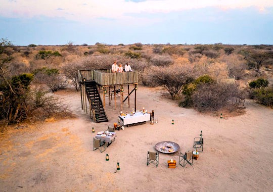 Uitkijkplatform tijdens vakantie in de Kalahari in Botswana