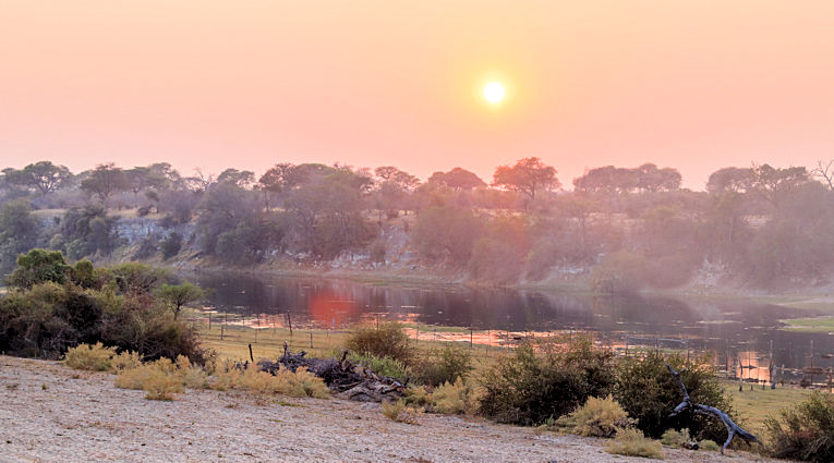 Zonsondergang bij de Boteti rivier tijdens safari in Botswana