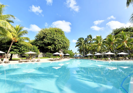 Zwembad bij Cannonier Beachcomber hotel strandvakantie Mauritius