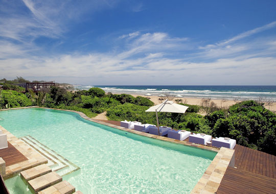 Zwembad bij White Pearl Resort in Mozambique