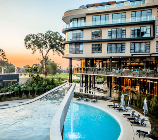 Zwembad bij luxe hotel in Johannesburg