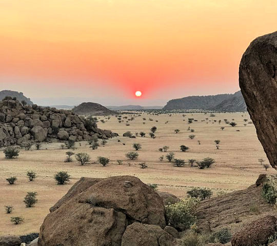 Landschap in Damaraland in Namibie fly in